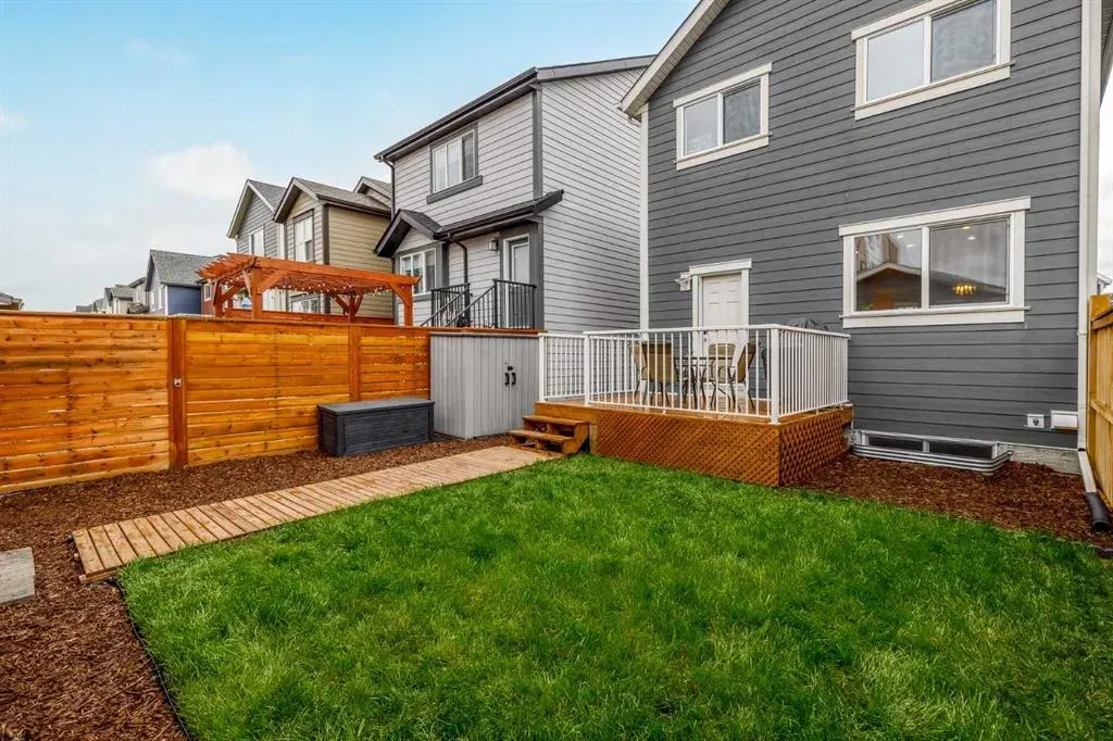 350 Masters Row SE