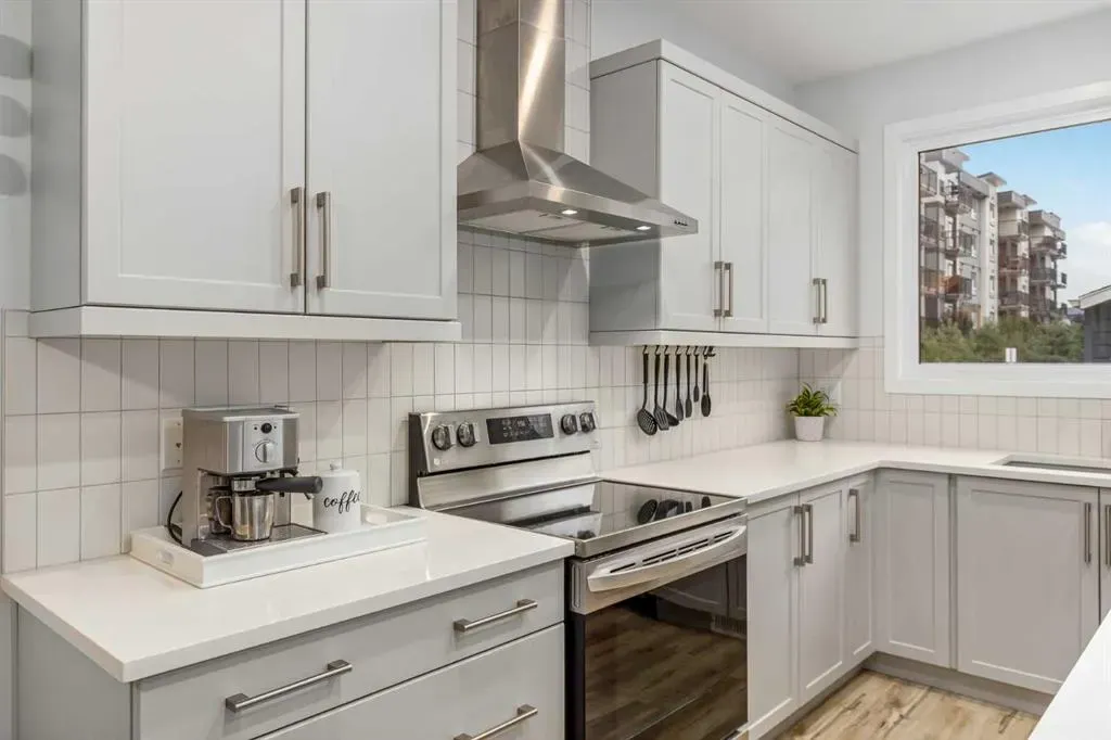 350 Masters Row SE