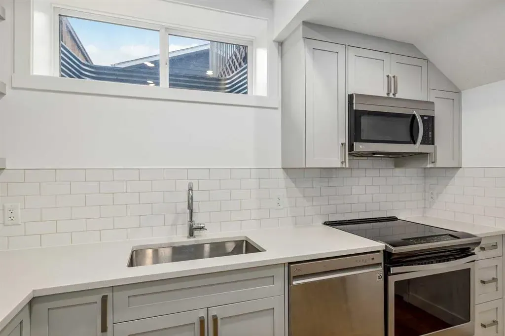 350 Masters Row SE