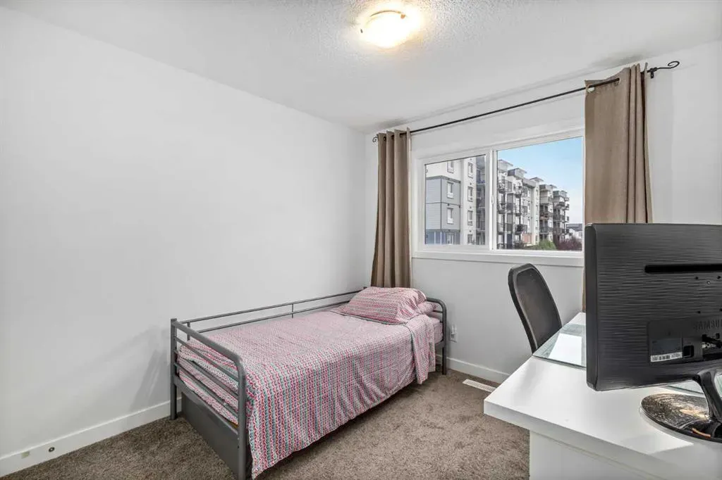 350 Masters Row SE