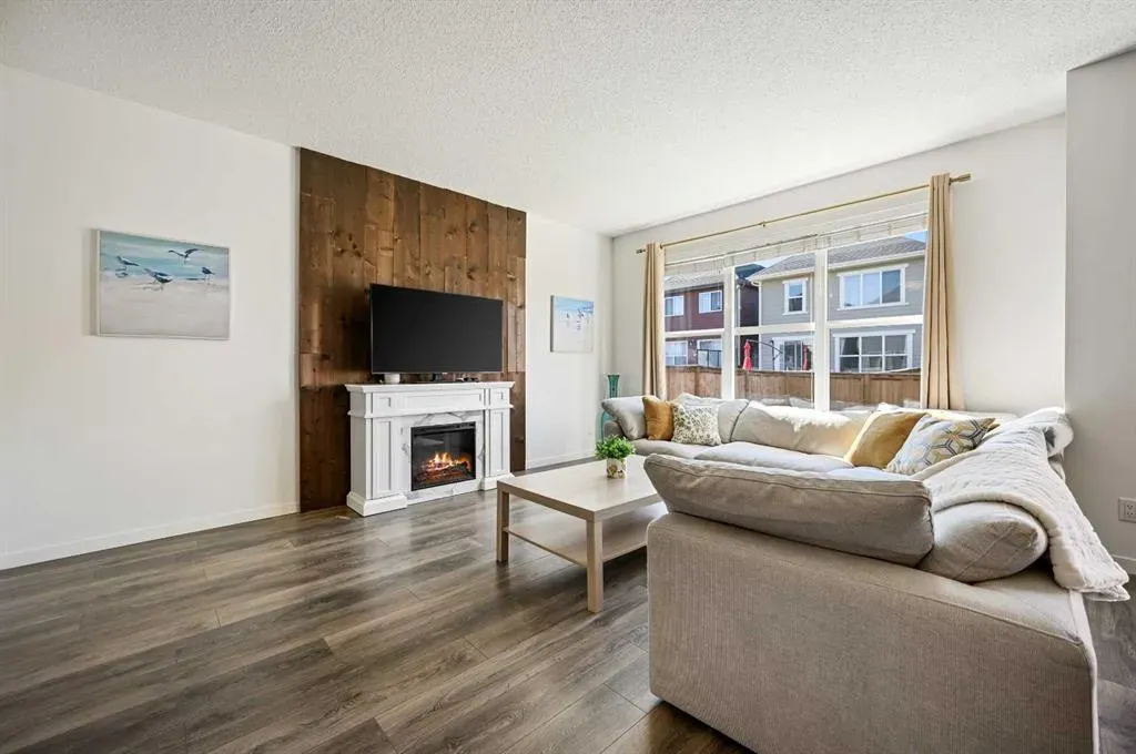 244 Masters Crescent SE