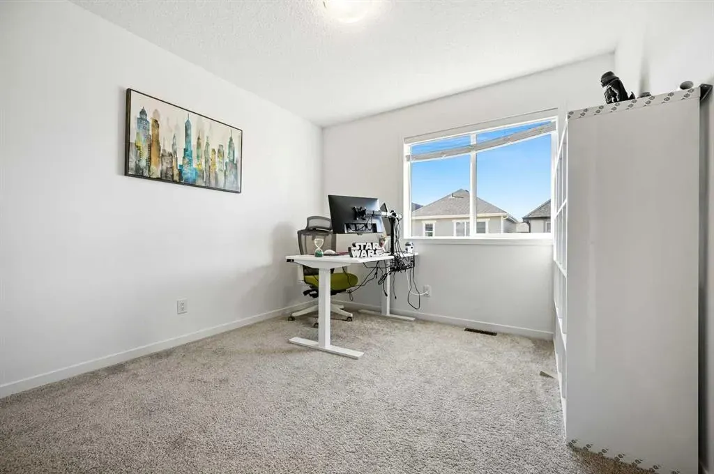 244 Masters Crescent SE