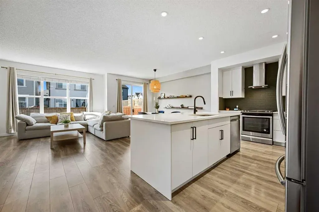 244 Masters Crescent SE