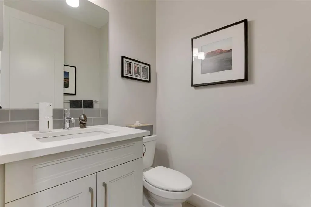 275 Royal Elm Road NW