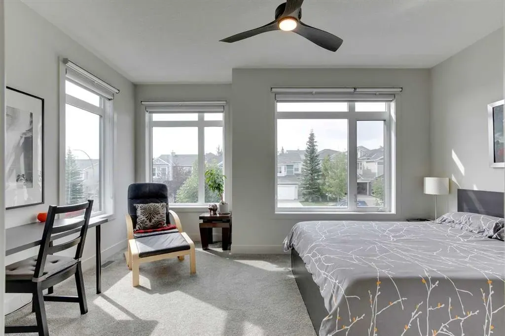 275 Royal Elm Road NW