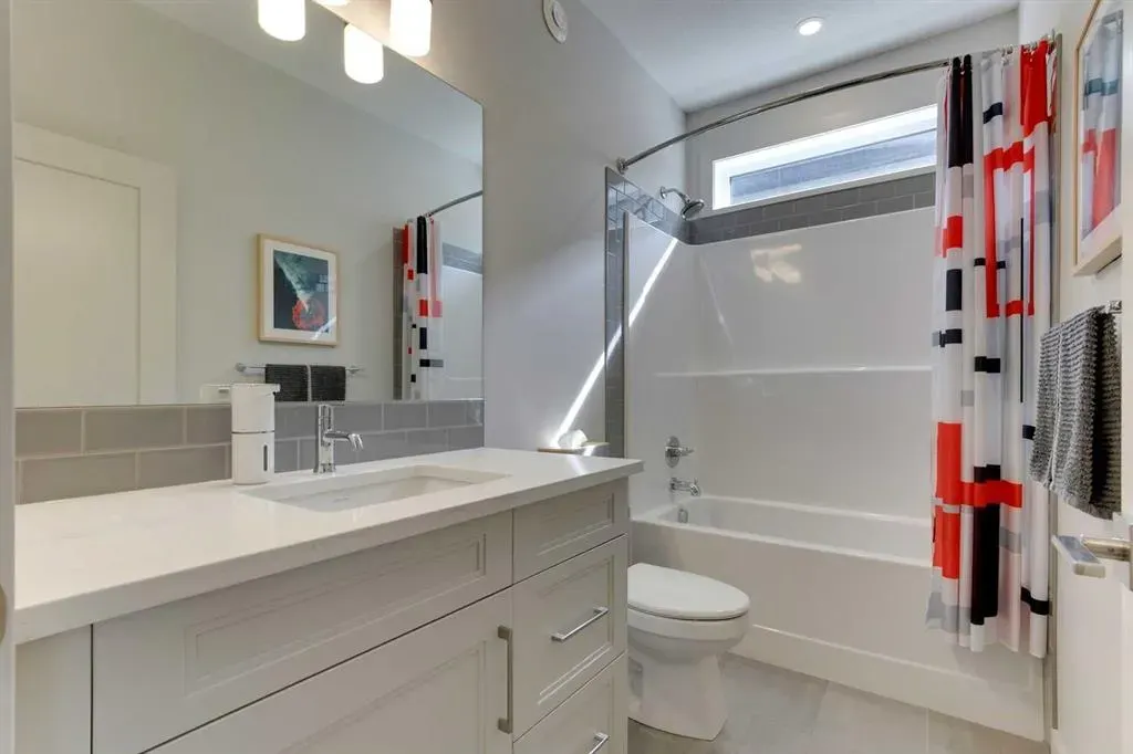 275 Royal Elm Road NW