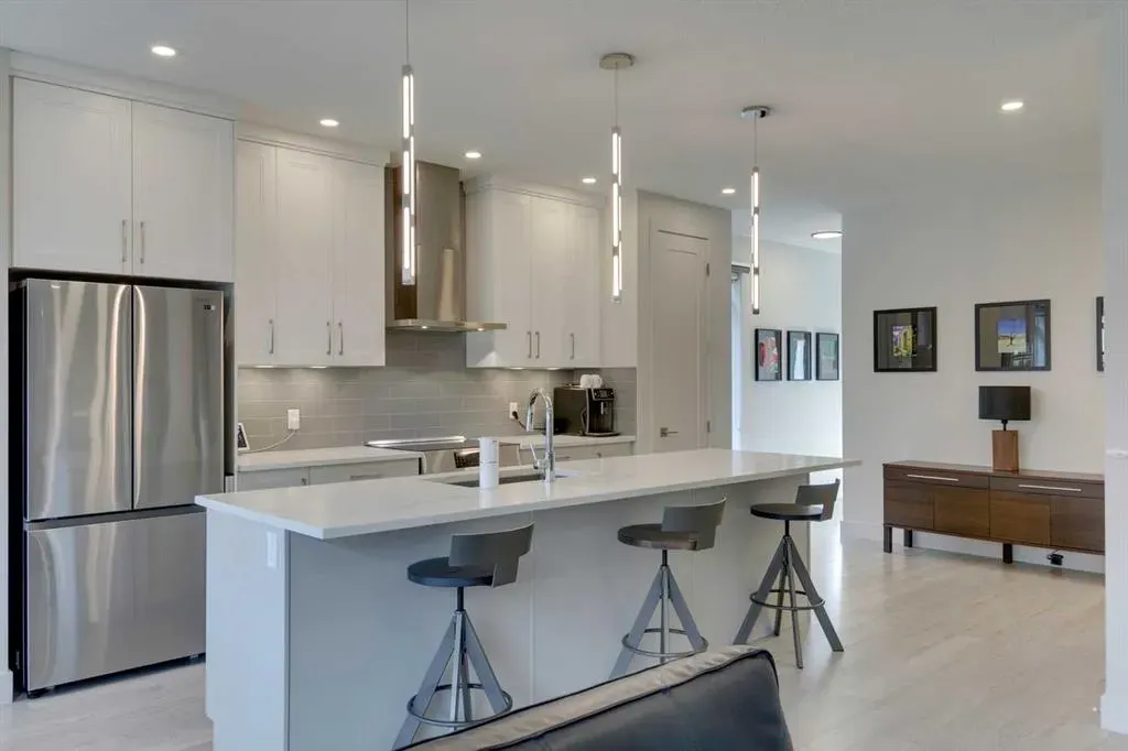 275 Royal Elm Road NW