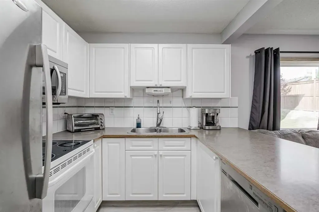 83 Country Hills Villas NW