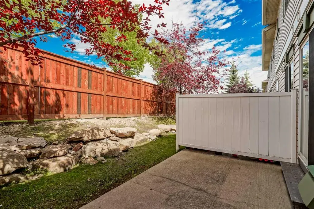83 Country Hills Villas NW