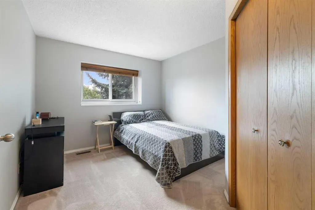 156 Woodfield Road SW