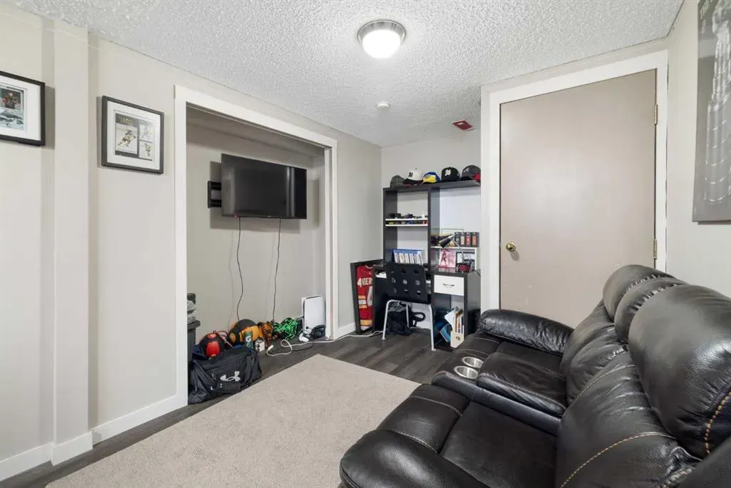 156 Woodfield Road SW
