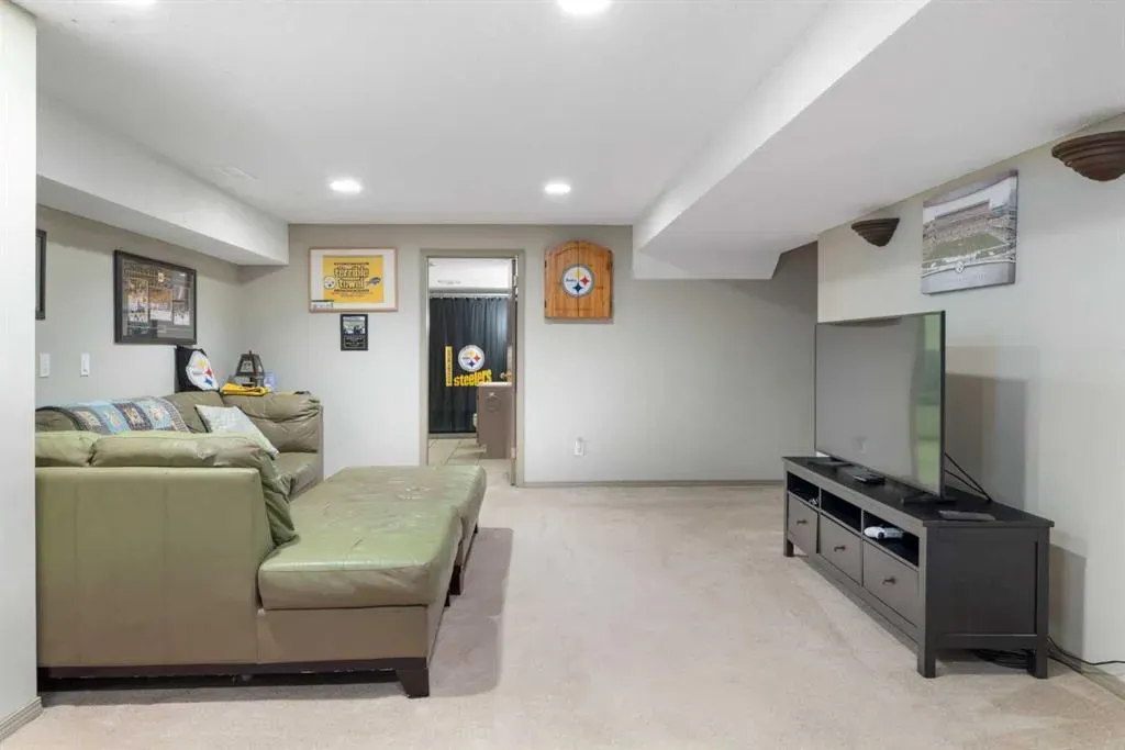 156 Woodfield Road SW