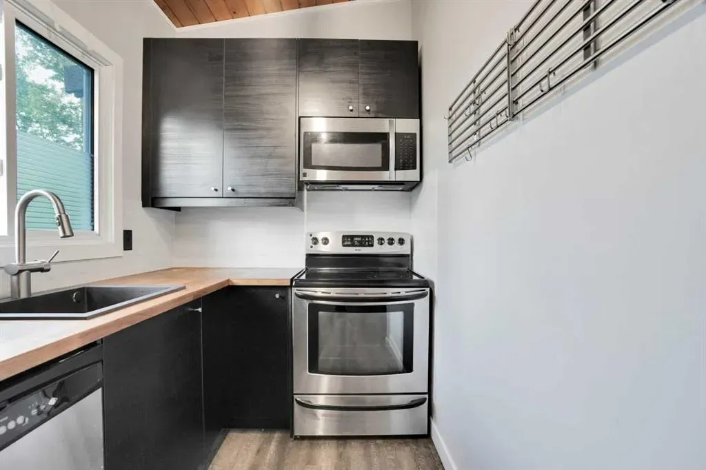 4964 Rundlewood Drive NE