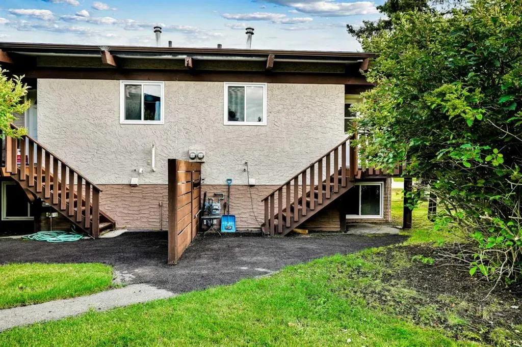 4964 Rundlewood Drive NE