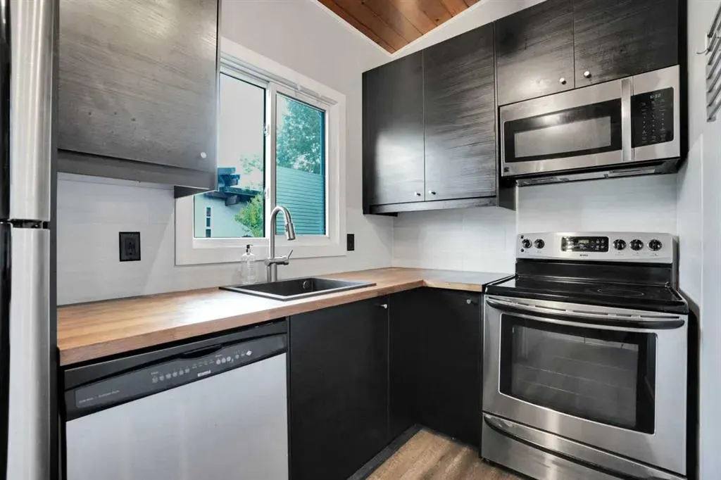 4964 Rundlewood Drive NE