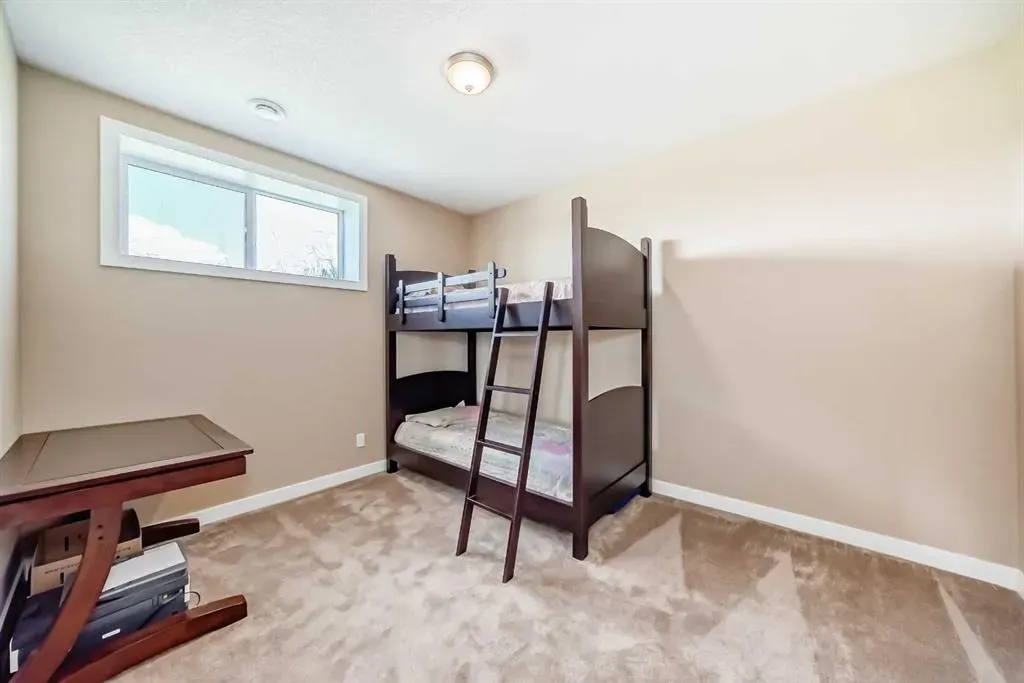 196096 144 Street W