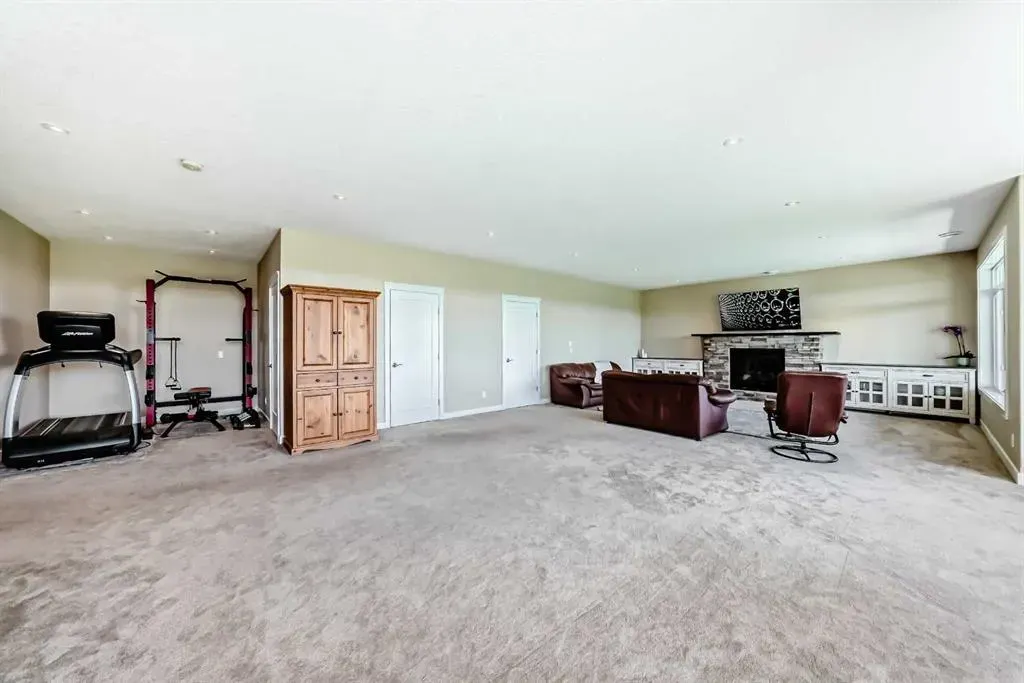 196096 144 Street W