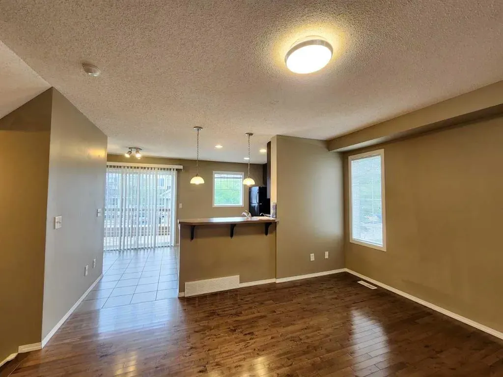 29 Country Village Gate NE