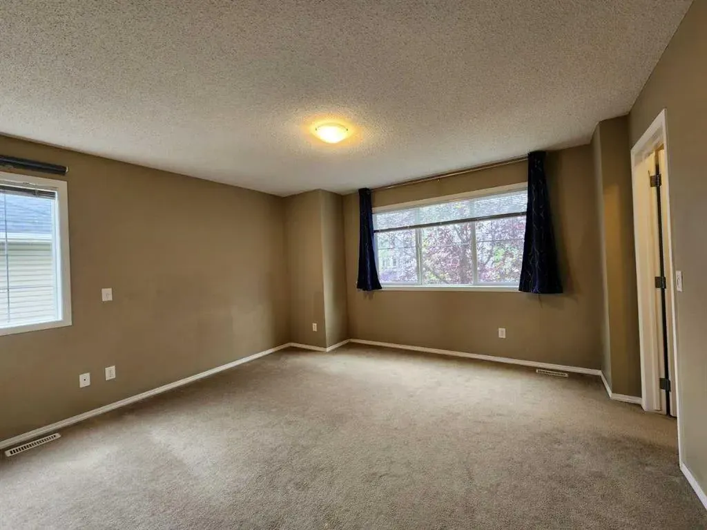 29 Country Village Gate NE