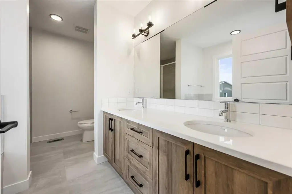 533 Baywater Manor SW