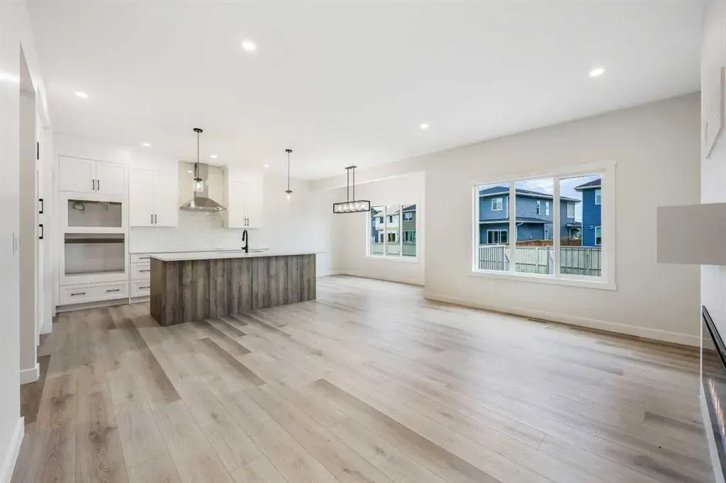 533 Baywater Manor SW