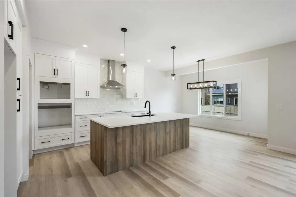 533 Baywater Manor SW