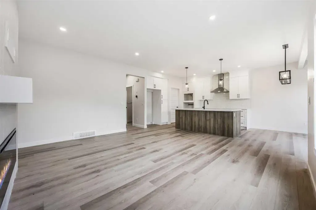 533 Baywater Manor SW