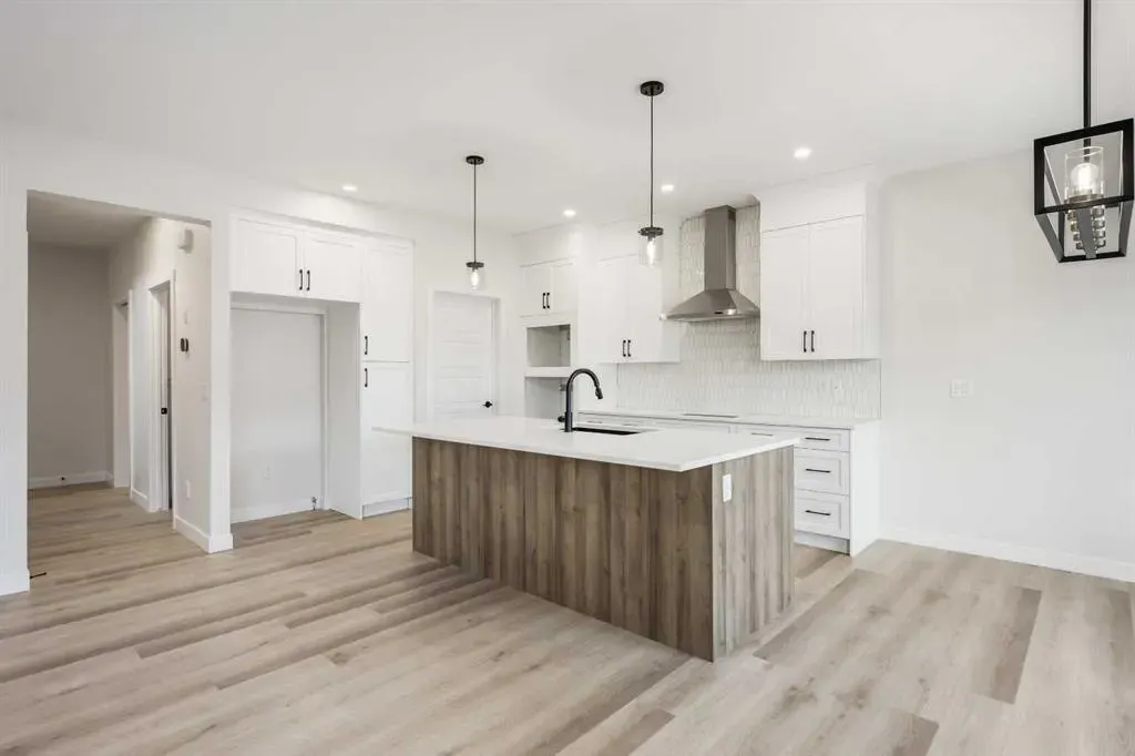 533 Baywater Manor SW
