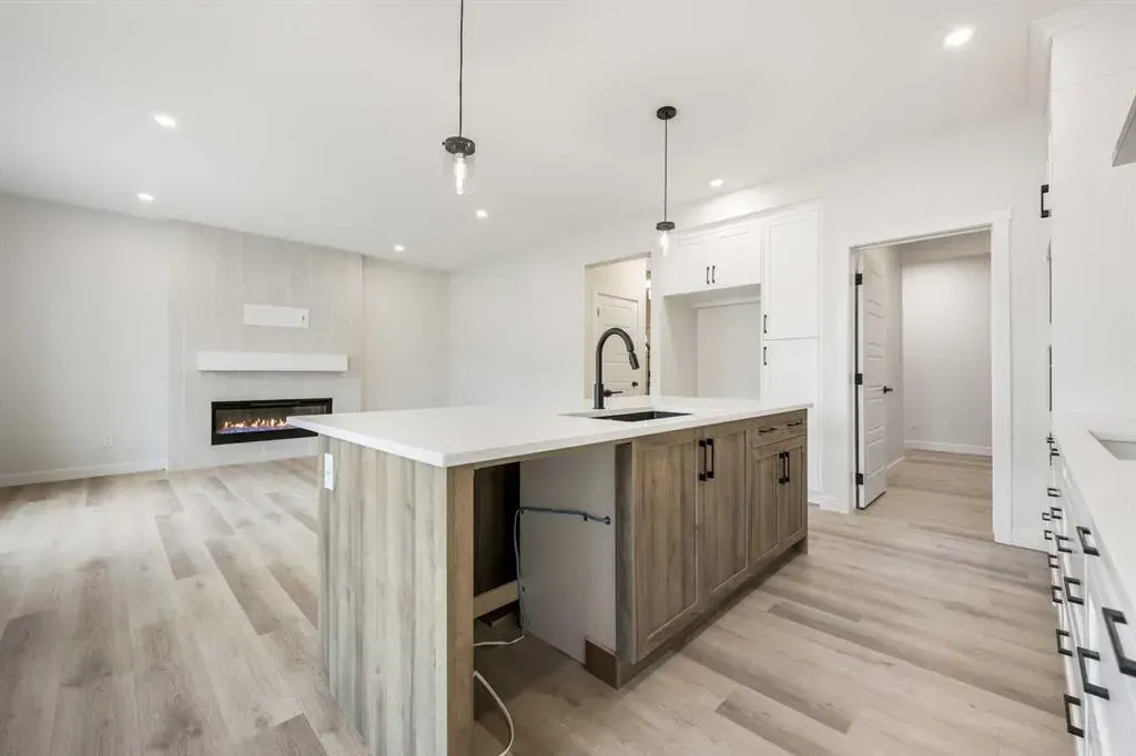 533 Baywater Manor SW