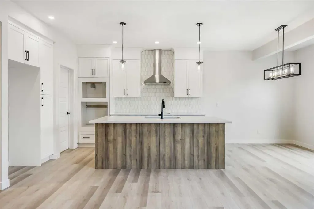 533 Baywater Manor SW