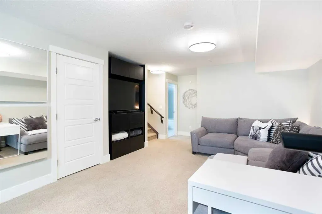 548 Quarry Park Boulevard SE