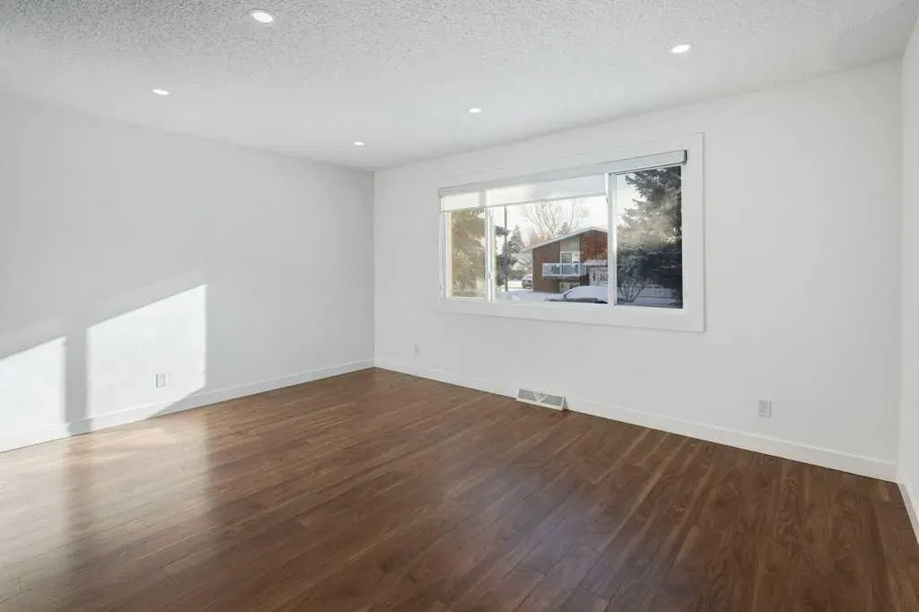 3105 A & B, 3017 A & B 38 Street SW