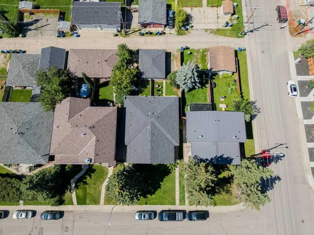 3105 A & B, 3017 A & B 38 Street SW