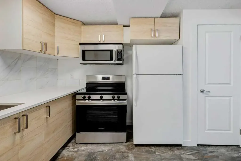 3105 A & B, 3017 A & B 38 Street SW
