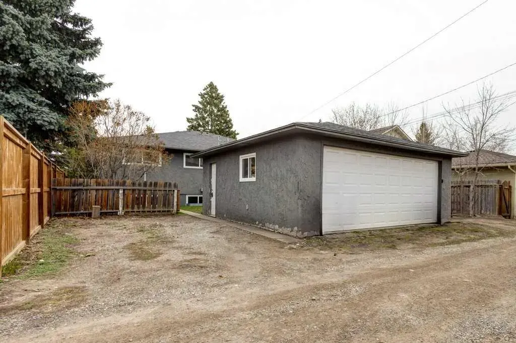 3105 A & B, 3017 A & B 38 Street SW