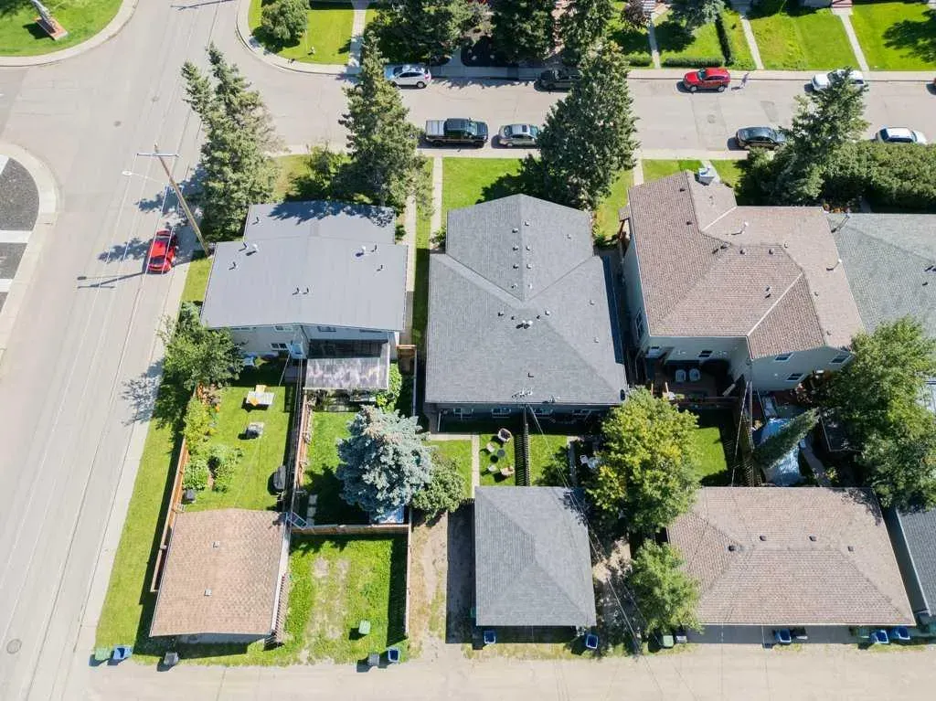 3105 A & B, 3017 A & B 38 Street SW