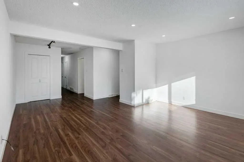 3105 A & B, 3017 A & B 38 Street SW