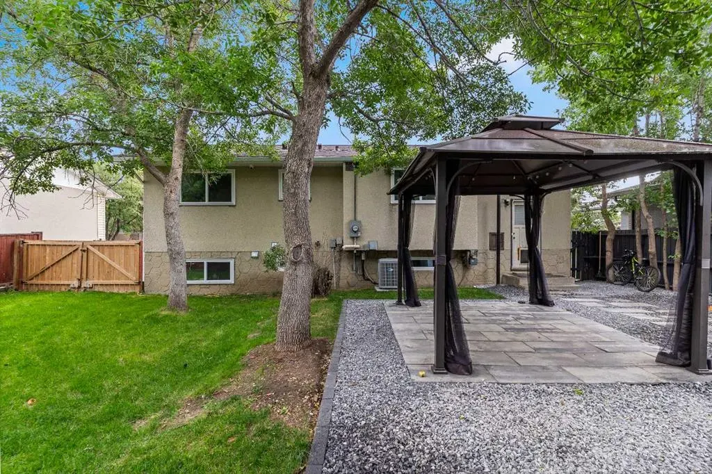 139 Manora Drive NE