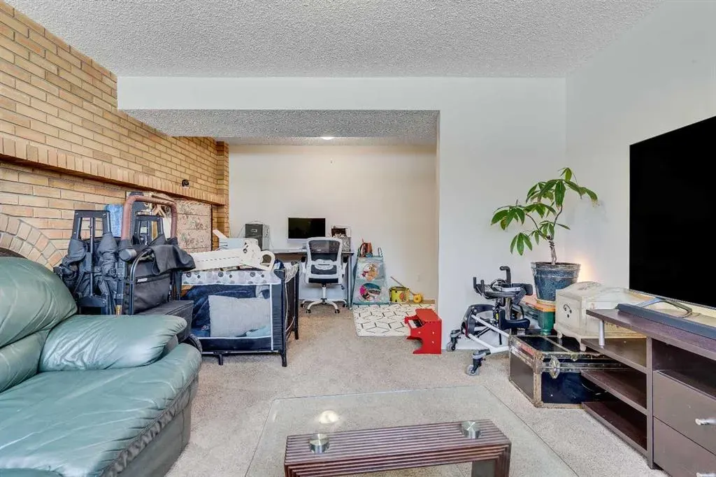 139 Manora Drive NE