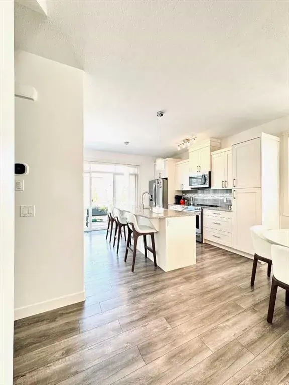 641 Evanston Manor NW