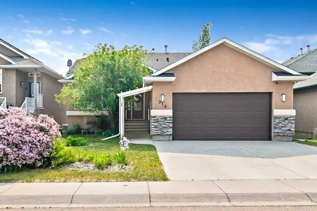 316 Lineham Acres Drive NW
