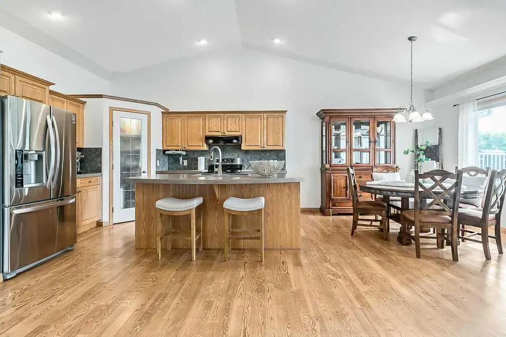 316 Lineham Acres Drive NW