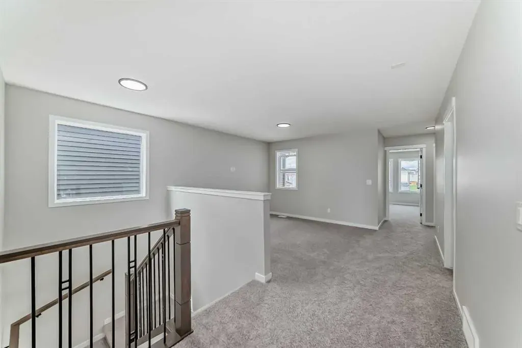 338 Corner Glen Way NE