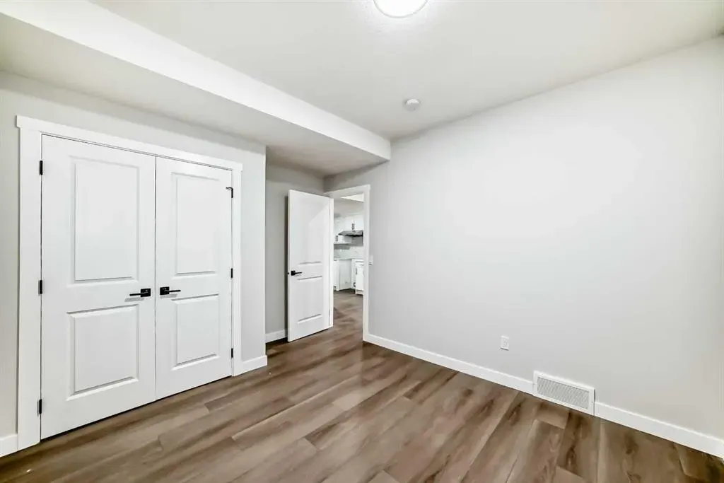 338 Corner Glen Way NE
