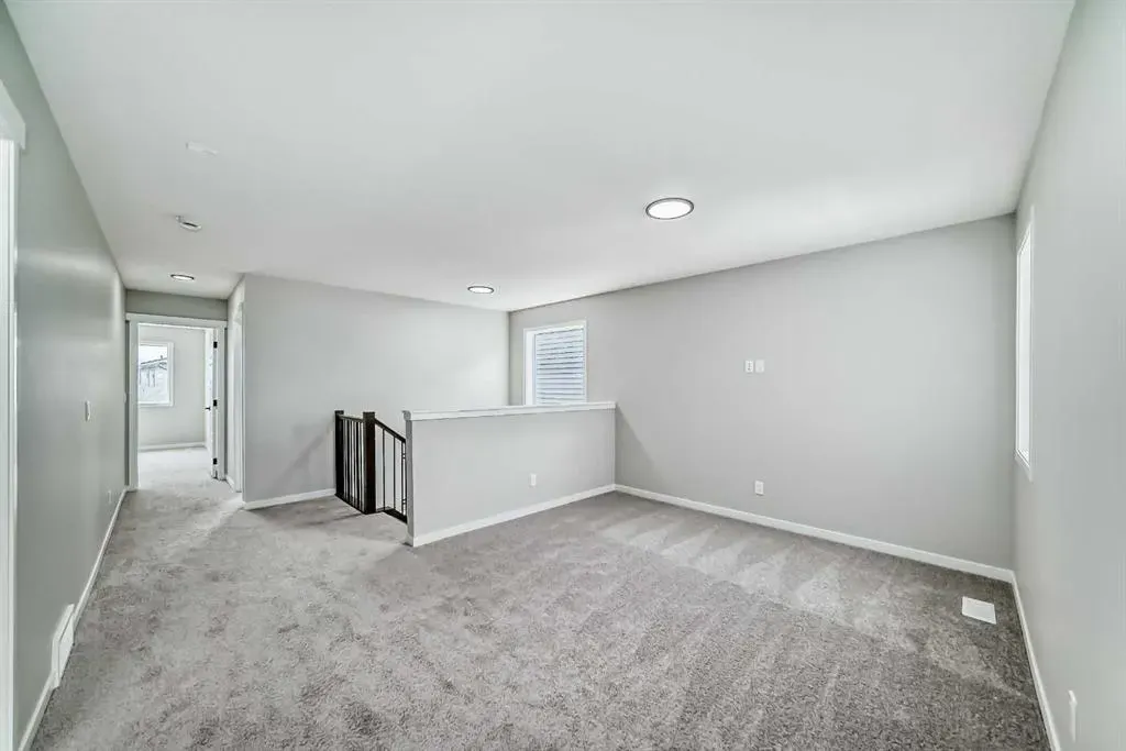 338 Corner Glen Way NE
