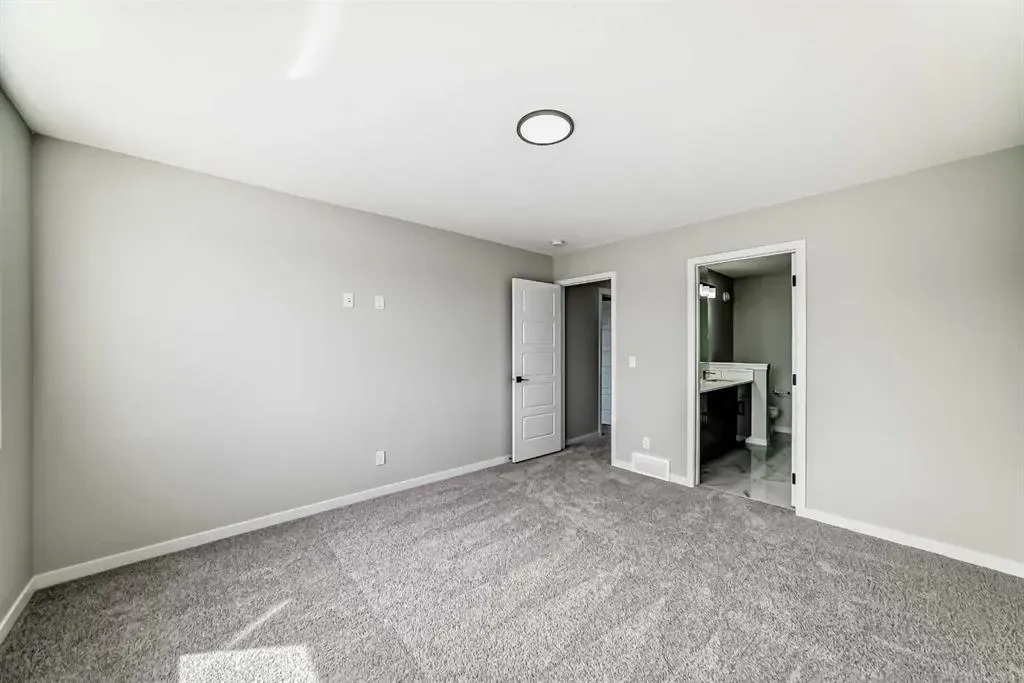 338 Corner Glen Way NE