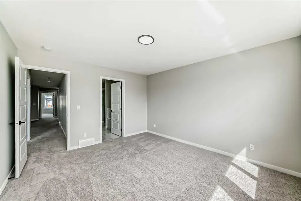338 Corner Glen Way NE