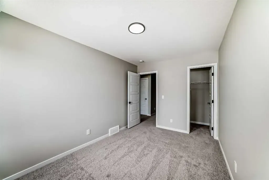 338 Corner Glen Way NE