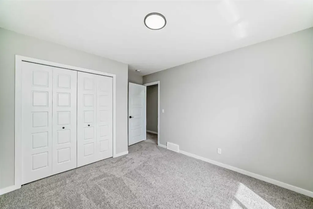 338 Corner Glen Way NE