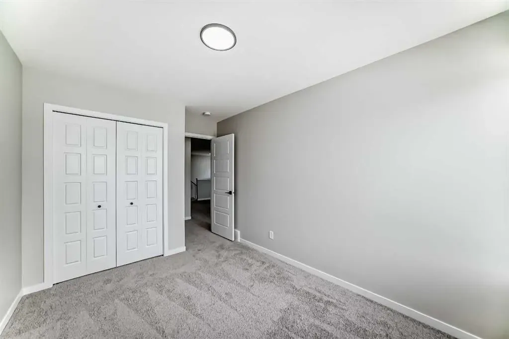 338 Corner Glen Way NE